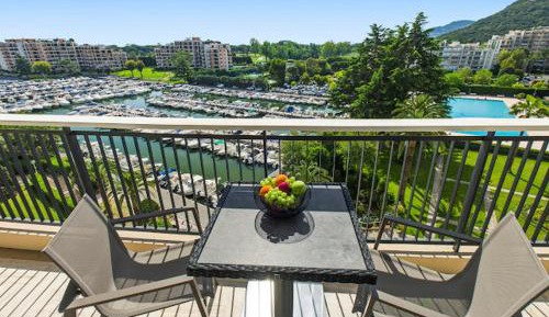  Superior Studio with Pool View 