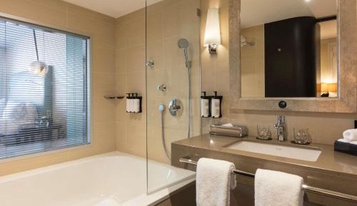 Superior Queen Room with Balcony and Harbor View