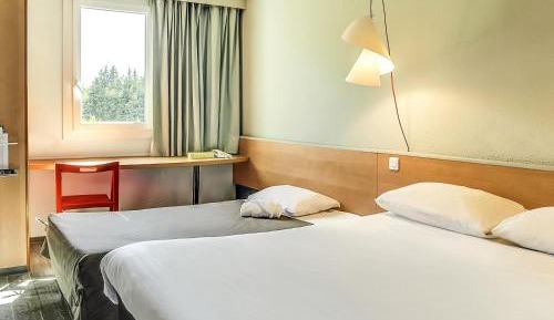 Standard Double Room with Sofa - Non-Smoking