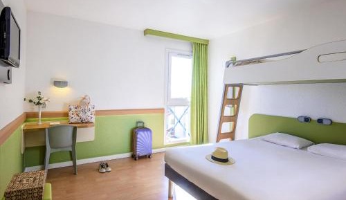 Standard room with One Double and One Single Beds