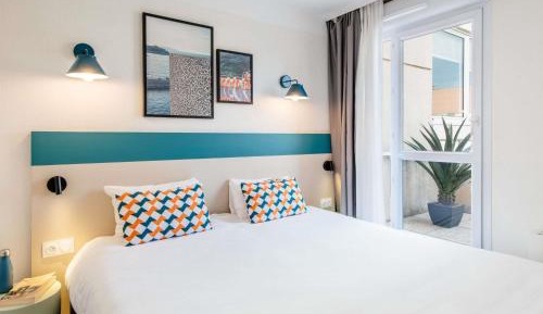 One-Bedroom Apartment with Balcony