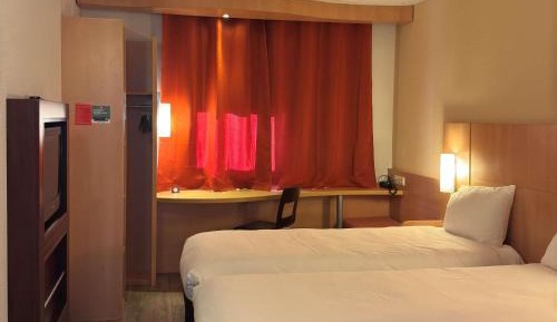Standard Room with Two Single Beds