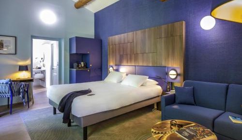 Junior suite, 1 double bed and 1 sofa bed for 2 people with Garden View