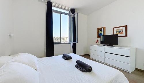 One-Bedroom Apartment with Sea View