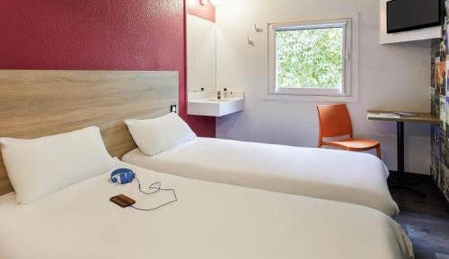 Side-Car Twin Room with Shared Bathroom