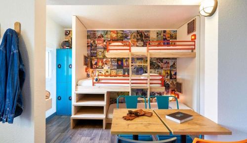6-Bed Dormitory Room with Shared Bathroom
