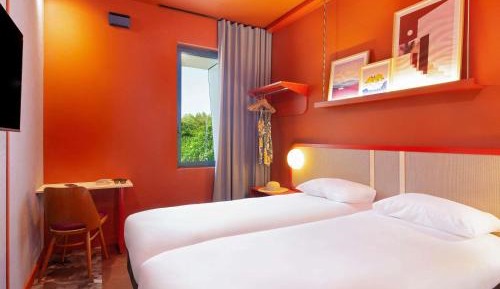 Standard Room with Two Single Beds
