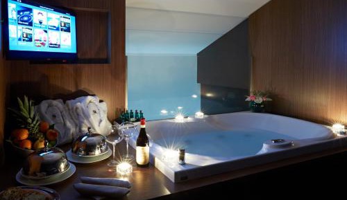 Junior Suite with Hot Tub - Split Level
