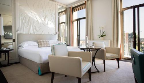  Deluxe Sea And Garden View Room With Balcony