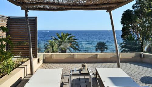 La Corniche Junior Suite – Panoramic Terrace with Sea View