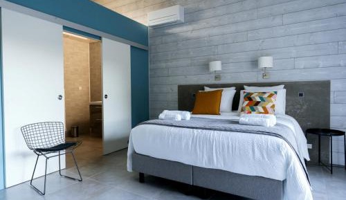 Queen Room with Pool View