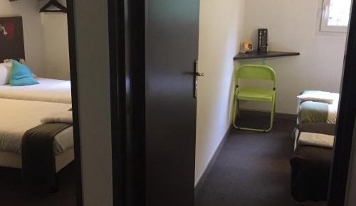 Quadruple Room with 1 Double Bed and 2 Single Beds