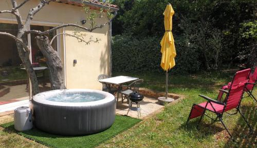 Deluxe Room (2 Adults + 1 Child)