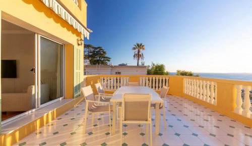 Two-Bedroom Apartment with Terrace and Sea View