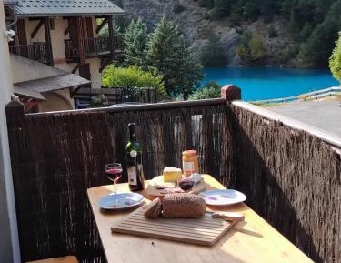 Apartment with Lake View