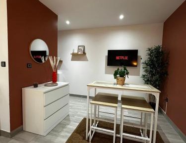 Studio Apartment with Queen Bed