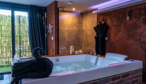 King Suite with Spa Bath