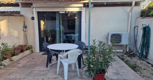 One-Bedroom Apartment with Garden