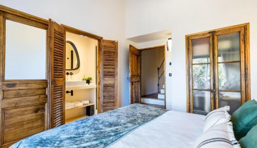 Double or Twin Room with Private Bathroom