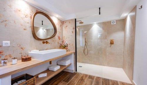 Deluxe Double or Twin Room with Mountain View