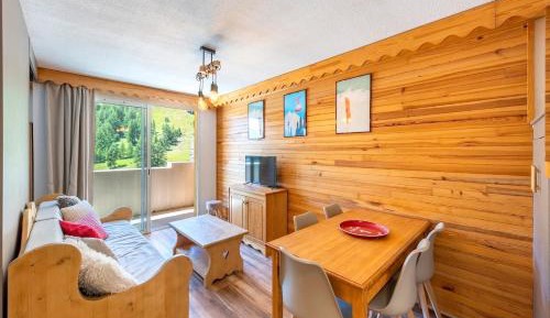 Two-Bedroom Apartment with Mountain View