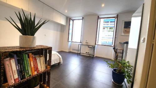 Standard Studio