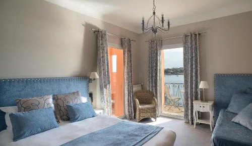 Superior Double Room with Balcony and front Sea View
