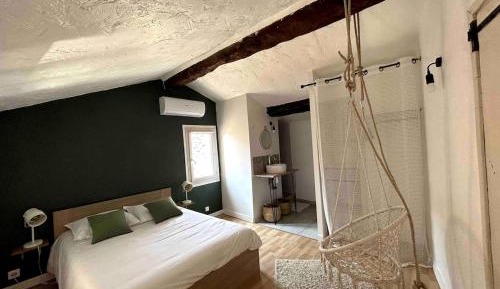 One-Bedroom Deluxe Apartment
