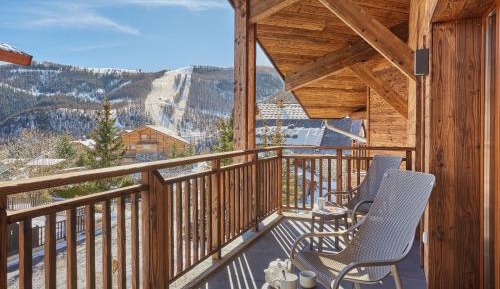 Two-Bedroom Apartment with Mountain View