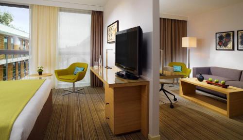 Courtyard Suite, 1 Bedroom 2 room Suite, 1 King