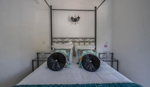 Superior Quadruple Room with air-conditioning and  with a partial sea view