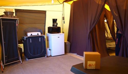 Tent without sanitary