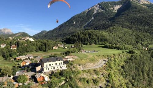 Apartment with Mountain View