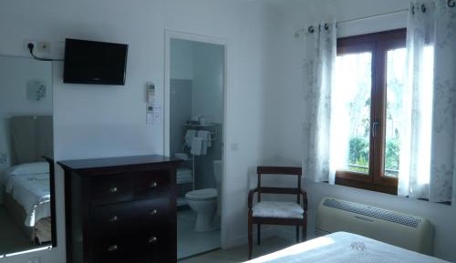 Triple Room with 1 Double Bed and 1 Single Bed