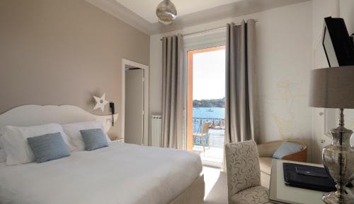 Comfort Double Room with Balcony and front Sea View