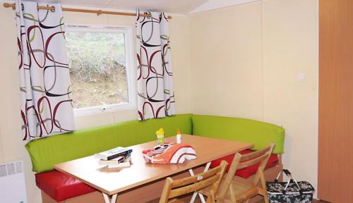 Three bedroom mobile home (6-8 people)