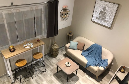 Cheval-Blanc Apartment | Apartment 'Esprit Zen En Provence Spa' with Shared Pool, Wi-Fi and Air Conditioning
