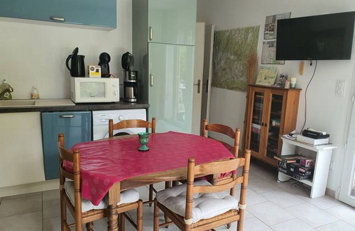 Saint-Martin-de-Castillon House | Holiday Home 'Hanna En Luberon - Le Boisset' with Mountain View, Wi-Fi and Air Conditioning