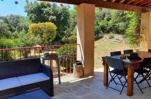 Caremeau House | Maison familiale spacieuse pour 8 personnes, piscine, calme et climatisation!