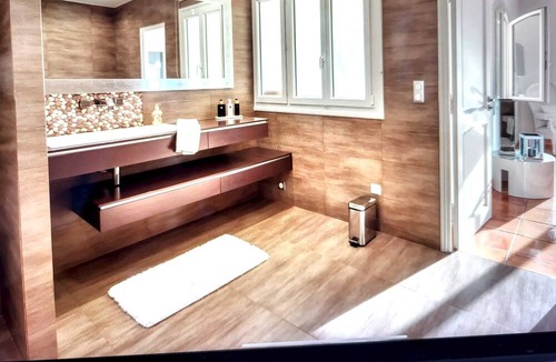 Aspremont House | Homerez - House for 8 ppl. with swimming-pool, jacuzzi and garden at Aspremont