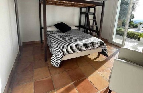Aspremont House | Homerez - House for 8 ppl. with swimming-pool, jacuzzi and garden at Aspremont