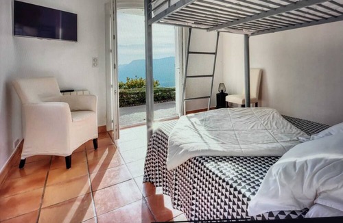 Aspremont House | Homerez - House for 8 ppl. with swimming-pool, jacuzzi and garden at Aspremont