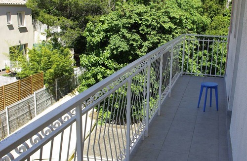 Estanove Apartment | Appartement Avec Terrasse et Parking Privatif