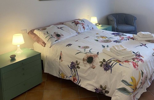 Chiusdino House | Holiday Home 'Casa Nonna Rina' with Mountain View and Wi-Fi