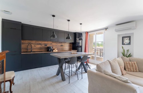 Eyguieres Apartment | Apartment 'Le Sky - Les Alpilles' with Private Terrace, Wi-Fi and Air Conditioning