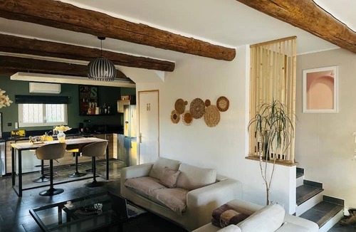 Senas Villa | 2-bedrooms entire villa with jacuzzi and garden in charming Provence