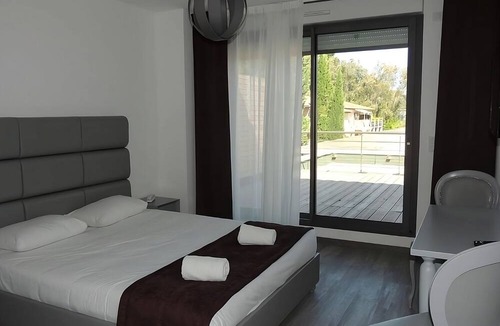 Eguilles Hotel | Pool Getaway | 1 Mi to Rotonde Fountain