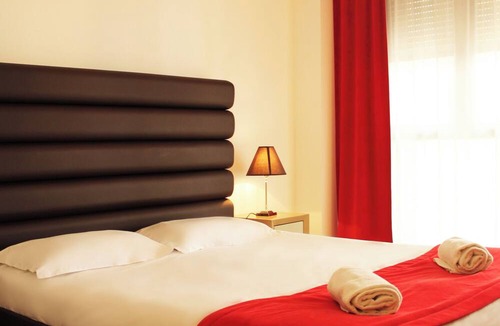 Eguilles Hotel | Serene Provence Escape 1.6 Mi to Saint Sauveur Cathedral