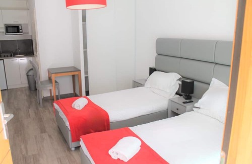 Eguilles Hotel | Relaxing Provence Getaway Near Rotonde Fountain with Pool Access