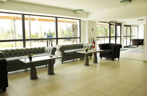Eguilles Hotel | Relaxing Provence Getaway Near Rotonde Fountain with Pool Access